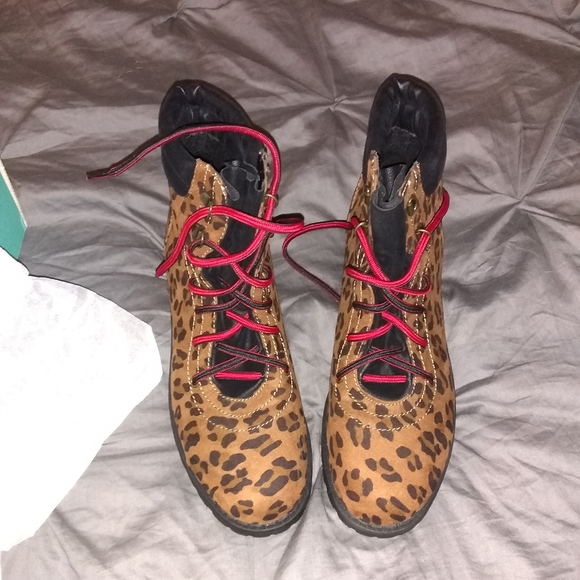 Maurice's leopard boots - Picture 2 of 3
